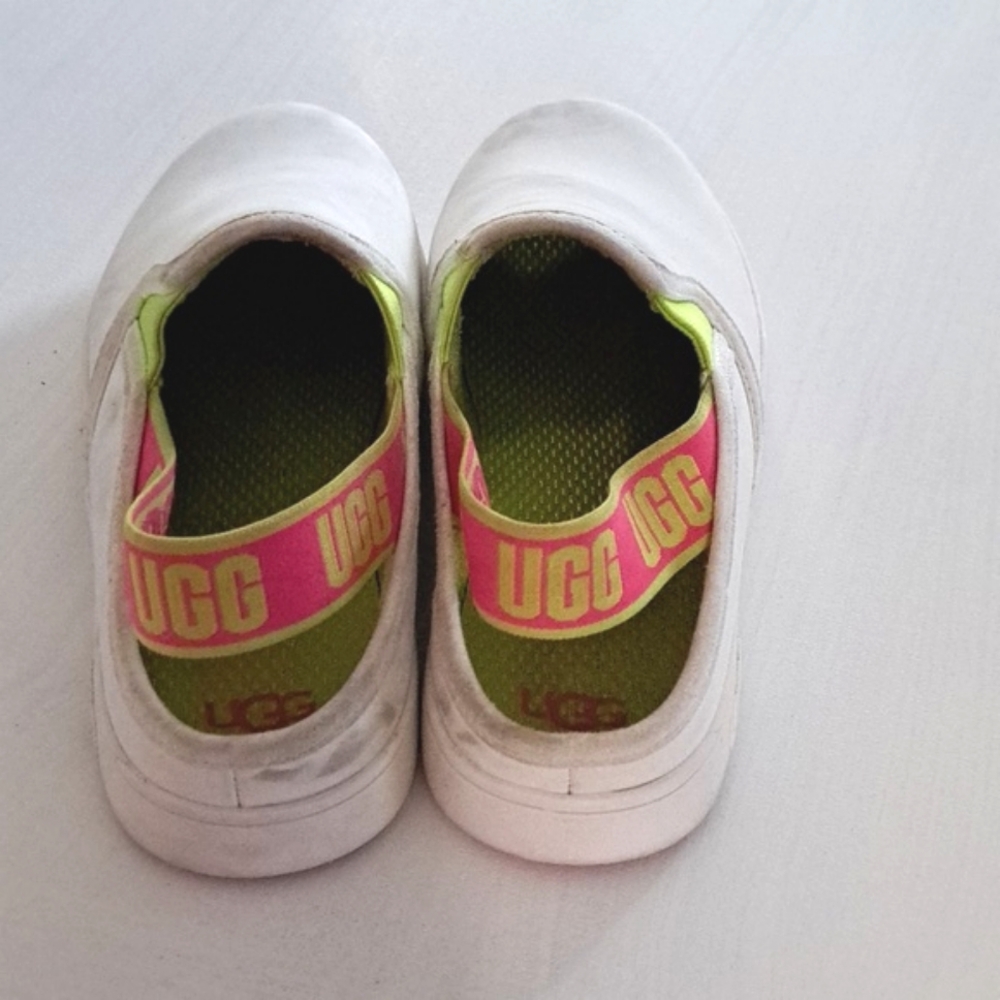 UGG Aivey Girls Slingback Sneakers – White Leather Slip-On Shoes, Kids Size 4 - Picture 3 of 6